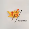 Detail eines herbstlichen Blütenzweigs mit Ahornblättern und Kürbis, 10 cm lang - Gelb Ahornblatt Kürbis Beere Stil (T-005) / Einzelpackung