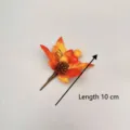 Detailansicht künstlicher Herbst-Ahornblatt-Zweig mit Zapfen und Beeren, 10 cm Länge. - Orange Rot Ahornblatt Tannenzapfen Beere Stil (T-010) / Einzelpackung