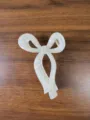 Elegante pinza para el pelo con lazo blanco perlado para peinados femeninos con estilo - Blanco Roto
