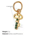 Colgante de llave de acero inoxidable chapado en oro de 18K con pedrería verde, 0,3g - Estilo Llave Diamante de Imitación Verde (PJ520GNG)