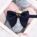 Farfallina in raso blu navy con fibbia dorata, accessorio elegante per feste formali e matrimoni. - Blu scuro