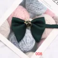 Elegante papillon in raso verde scuro con fibbia a foglia d'oro per matrimoni e abbigliamento formale. - Verde scuro