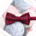 Farfalla bordeaux a doppio strato in seta da uomo con elegante motivo ad api per matrimonio. - 027