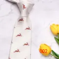 Corbata clásica de hombre con bonito estampado de conejo rojo y rayas finas negocios. - Nº 002 - Conejo Claro