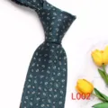 Vista detallada de corbata para hombre verde oscura con elegante patrón de cachemira. - Verde Oscuro Paisley (L002)