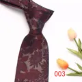 Vista detallada de corbata marrón para hombre de negocios con diseño floral jacquard elegante. - Paisley Marrón (003)