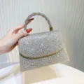 Elegante bolso de noche con diamantes de imitación plateados y asa trenzada dorada - Dorado
