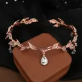 Corona de hojas estilo bosque en oro rosa con gota de cristal para joyería de novia - Colgante de Frente Oro Rosa Blanco