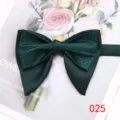 Farfallino doppio verde scuro, elegante accessorio in tessuto rétro per abiti ed eventi. - Colore 025