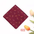 Pañuelo de bolsillo vintage para hombre con motivo de pluma, burdeos para bodas y negocios. - Color 022