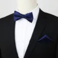 Stijlvolle donkerblauwe vlinderdas en pochet set voor heren formele feestkleding. - Donkerblauw