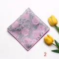 Pañuelo de bolsillo gris con motivo de rosas para traje de hombre boda y negocios. - Pañuelos de bolsillo 2