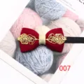 Papillon in velluto rosso vino da uomo con ornamento metallico dorato e fascia glitter. - Colore 007