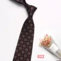 Dettaglio cravatta uomo affari bordeaux classica, cravatta poliestere fantasia floreale retrò. - Colore 022