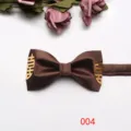 Pajarita de boda marrón con carácter de doble felicidad dorado, elegante accesorio formal. - Marrón