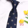 Cravatta jacquard blu scuro con motivo geometrico ottagonale, elegante accessorio business. - 012