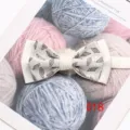 Détail de nœud papillon blanc avec motif géométrique pour accessoires de mariage d'affaires - Couleur 018