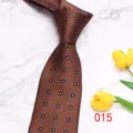 Elegante cravatta da uomo marrone da lavoro con motivo jacquard a piccoli quadri, perfetta. - Colore 015