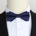 Donkerblauwe dubbellaagse heren vlinderdas voor formeel kostuum bruiloft en feesten. - Kleur 011