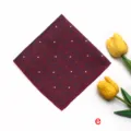 Herren burgunderrotes Einstecktuch mit geometrischem Muster fuer formelle Anzuege. - Burgund Diamant Muster