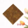 Gedetailleerd view van bruin bladeren patroon pochette voor heren pak zakdoek formele kleding. - 018 Bruine Bladeren