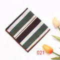 Gedetailleerd overzicht van een gestreept heren pochet met groene en blauwe kleurlijnen. - 021 Multicolour Strepen