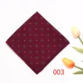 Taschino da uomo bordeaux con fantasia floreale fazzoletto da abito elegante. - Colore 003