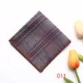 Pochette de costume homme carreaux marron vintage mouchoir polyester style retro - 011