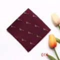 Pochette de costume bordeaux vintage pour homme avec motif renard, elegant tissu polyester. - 014