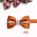 Farfallino in raso arancione da uomo con dettagli in strass scintillanti elegante accessorio sposo. - Colore 005