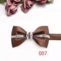 Farfalla marrone in raso con strass per uomo matrimonio sposo accessorio formale dettaglio vista - Colore 007