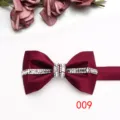 Farfalla bordeaux con strass per uomo, elegante accessorio per matrimonio con cristalli. - Colore 009