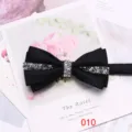 Elegante papillon nero in raso con luminosi strass, perfetto accessorio per matrimoni. - Nero