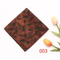 Bruin geometrisch pochet zakdoek voor heren, stijlvol accessoire voor formeel pak en feest. - 003