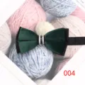 Farfallino da uomo in velluto verde con strass metallico, elegante accessorio. - Colore 004