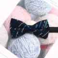 Elegante papillon fantasia blu scuro con cinturino regolabile, perfetto per uomo. - Colore 002