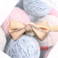 Farfallina in raso dorato con strass per uomo, elegante accessorio da sposo per matrimoni ed eventi. - Oro
