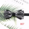 Detalle de pajarita para hombre cuadros negro plata accesorio boda tejido poliester. - Estilo 007