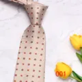 Corbata de hombre color champan con pequeno patron geometrico elegante corbata de negocios 8cm - Patrón Geométrico Champaña (001)