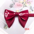 Farfallino bordeaux a doppio strato con stampa floreale bianca, elegante accessorio da matrimonio. - Colore 004