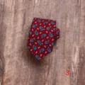 Smalle herenstropdas van katoen met rode paisley print voor een stijlvolle zakelijke look. - Stijl 3