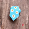 Heren blauwe katoenen stropdas met wit madeliefje patroon, smalle stijl voor dagelijks gebruik. - Stijl 8