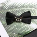 Farfallina nera da uomo con metallo dorato e perle per matrimoni ed eventi formali. - 002 Stile Nappa Perla