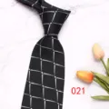 Cravatta da uomo nera con motivo geometrico, eleganti dettagli in argento per abbigliamento formale. - Colore 021
