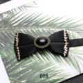 Cravatta a farfalla nera uomo con bordo in foglie dorate e pietra ovale centrale chic. - 008 Stile Gemma Nera Vintage