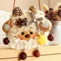 Pendentif de poupée en peluche mignon fait main avec des pommes de pin comme cadeau. - Poupée cosse de pois Q1 (produit fini)