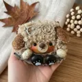 Détail de pendentif de poupée créatif fait main, design de cheveux duveteux avec lunettes. - Poupée 4 (Fini)