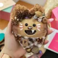 Mignon pendentif poupée gousse fait main détail, pomme de pin naturelle et artisanat végétal cadeau. - Poupée gousse chat ouvert / Produit fini