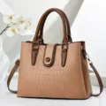 Elegante Handtasche aus beigem Krokodillederimitat mit dunkelbraunen Henkeln und Gurt - 30 x 12 x 23cm / Khaki