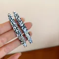Chic pinzas de pelo de acrílico blanco y negro con letras doradas, estilo diario. - Horquilla / Moteado Blanco y Negro